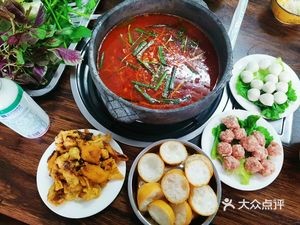 Zhou Ba Pi Laobai Sandpot Spicy Hot Pot (Huaxi Head Office)