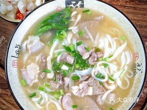 Fresh Flavor Clay Pot Noodles