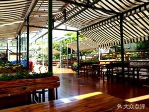 Songbai Mountain Ecological Protection Base Waterfront Restaurant