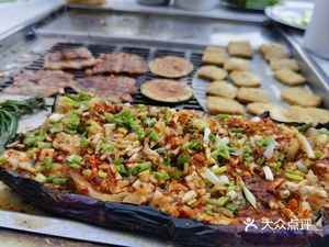 Liu Laoda Couple's Mechanical Factory Barbecue