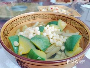 Huaxi Qian Zimei (Huaxi Avenue)