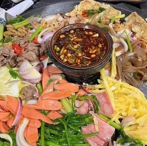 Luobo Ding Hot Pot (4th Branch)