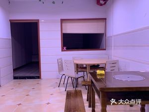 Huang's Small Dishes Restaurant (Mei De Guobin Fu Store)