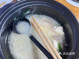 Crossing the Bridge Rice Noodles (Zhongtie Yue Shan Lake Yue Shan Store)