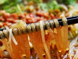 Qianlixiang Wonton Noodles & Braised Chicken Rice (Longhua Store)