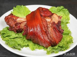 Master Zhu's Crispy Roasted Pork Elbow
