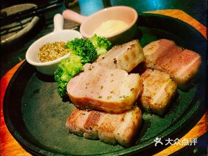 Blue Owl Western-style Bistro