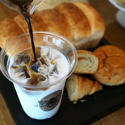 Le Café Miel Bee Island