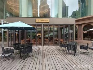 Le Pavillon - Tan Hua Ting