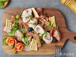 Shiqu Fang · Hong Kong-style自助 Tea Restaurant