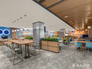 Zhi · Space (Pujiang Holiday Inn Express Hotel)