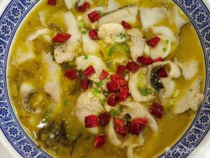 Three Points One Side (Xingwang Clothing Store)