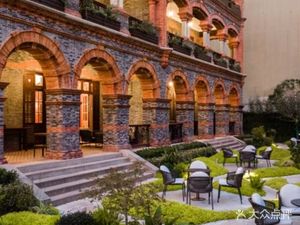 Sinan Salon · Yixuan