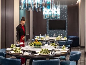 Cai Feng Lou Chinese Restaurant (Shanghai Hongqiao Golden Chancellor Holiday Inn)