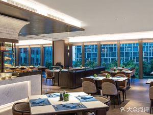 Hongqiao All-Day Dining Room (Crowne Plaza Hotel Hongqiao, Shanghai)