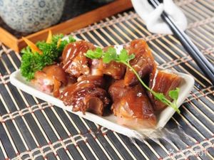 Huizhou Specialties: Salted Pork, Vegetable Rice, Bone Soup