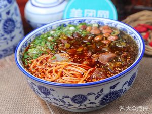 Traditional Chinese Beef Noodles (Jinling Building Store)