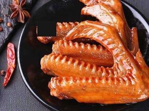 Xu Ji Spicy Braised Quzhou Duck Heads