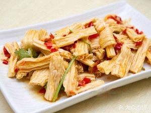 Jin Cai Wei Yunnan Crossing Bridge Rice Noodles (Huaguo Mountain Old Store)