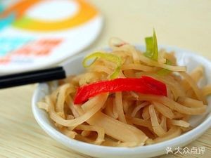 Yang's Cold Skin Noodles with Meat Pie
