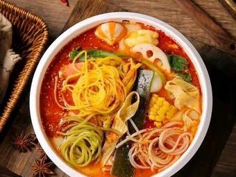 No. 19 Old-Style Spicy Hot Pot & Rice Noodles