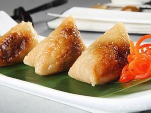 八戒卤肉饭鸡排饭