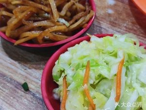 Pan-Fried Bao with Spicy Soup