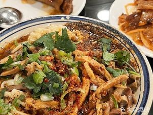 Dou Si Bao Beef Noodle Soup (Zhenhua Department Store Store)