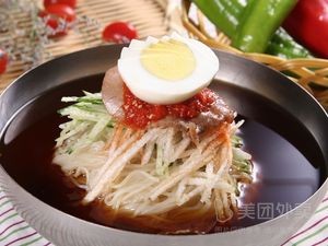 Old-Style Lanzhou Noodles with Seafood Barbecue