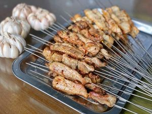 Qu Lao Ban Skewers with Noodles