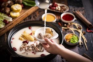 Qu Ji Pig's Intestine Chicken Hotpot