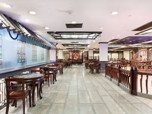 China Grand Hotel · Food Street