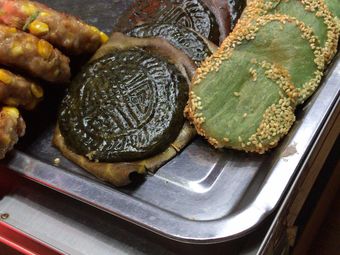 A Qin Bao Dian (Zhou’s Shop)