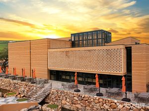 Heaven and Earth Mountains and Waters · Qingxi Villa