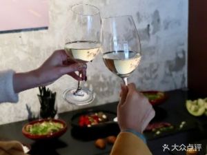 Linli Xu · Bistro Chinese Wine Bar