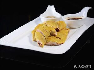 Authentic Golden Grade Longjiang Pork Trotter Rice (Xinji Yue Dao Branch)