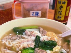 Next Door Neighbors (Steamed Rice with Lotus Leaves, Stone-Milled Rice Noodles)