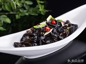 Yipin Xiang Wooden Bucket Rice Xiang Cuisine (Ezhangtan Street Store)
