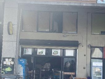 Old Beijing Noodles with Soy Sauce and Topping