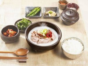 Chao Wei Pork Offal Noodle Soup Family