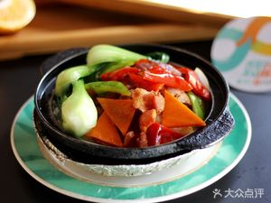 Xiong Ji Clay Pot Rice and Lotus Leaf Steamed Rice