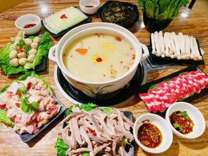 Miao Xin Pig's Trotter Chicken & Coconut Chicken (Shixi Pagoda Branch)