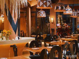 Picnic Ideal Village under the Bridge · Bistro