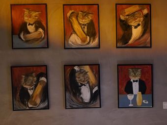 Le Tu Hakuna Matata Coffee & Wine