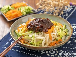 Old Beijing Fried Sauce Noodles Huangfen Chicken Rice
