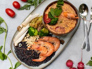 Shi Ye · Creative Light Meals (Taikoo Place Store)