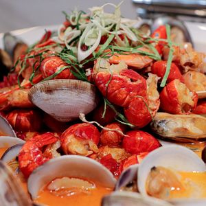 Yunling Lake · Yunling Pavilion Restaurant