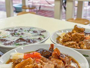 Sister's Traditional Cantonese Noodle Soup (Laiseng Zhou)