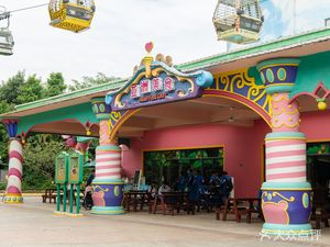 Guangzhou Chimelong Wildlife World - Asian Cuisine