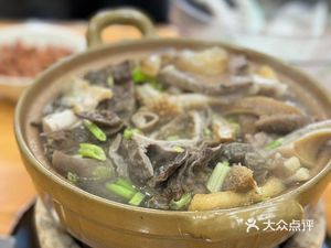 Chaoshan-style Beef Tripe Hotpot with Charcoal Fire